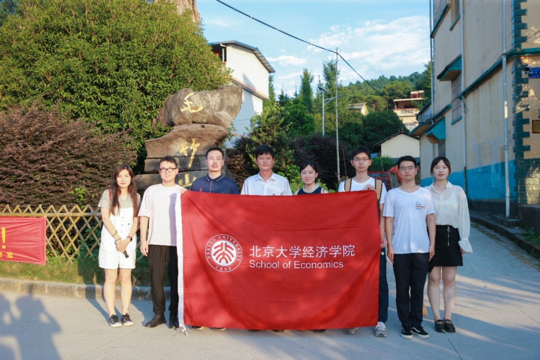 F:\韩笑党支部材料\12. 桂林实践\新闻稿\北大bet36365路检测中心照片\0W0I0659.jpg